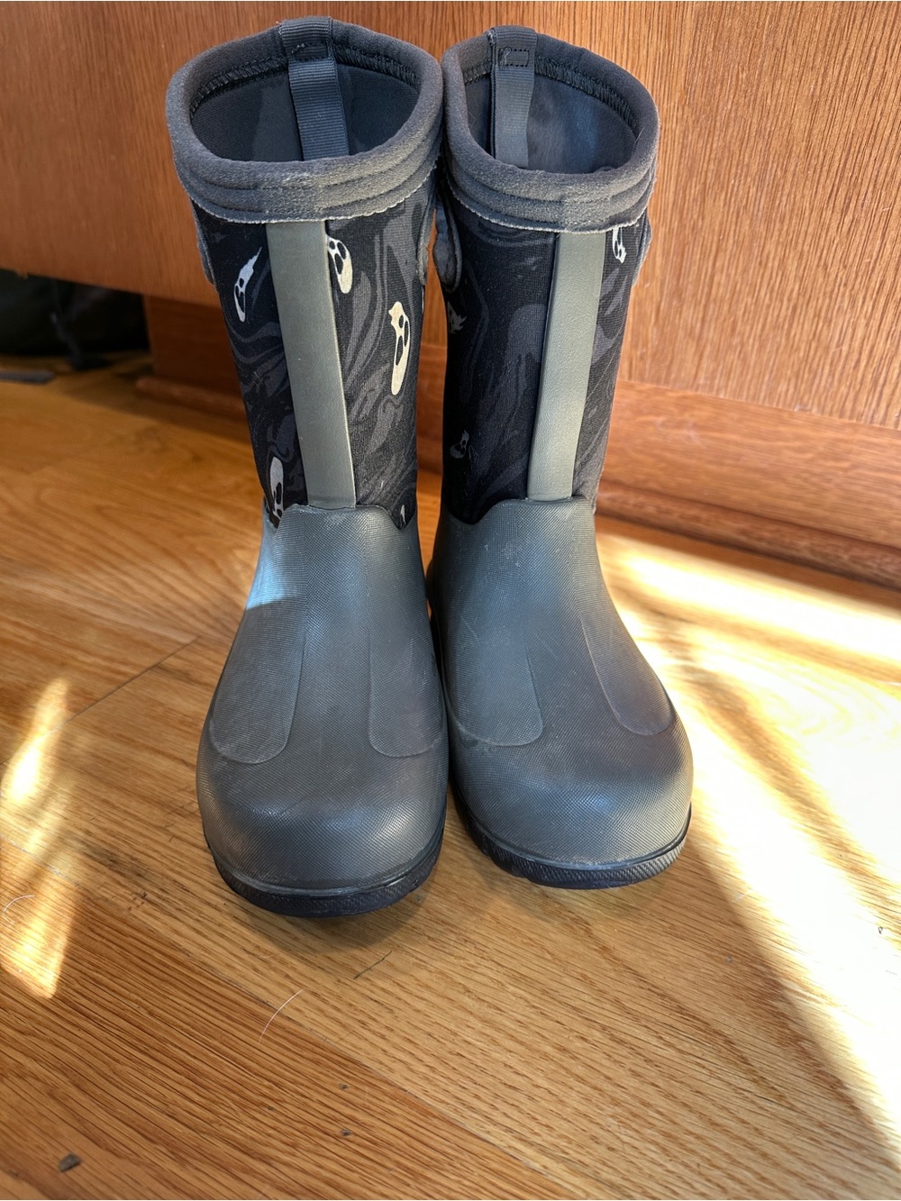 Bogs Kids Neo-Classic Spooky waterproof boots
Kids US size 12 / EU 29